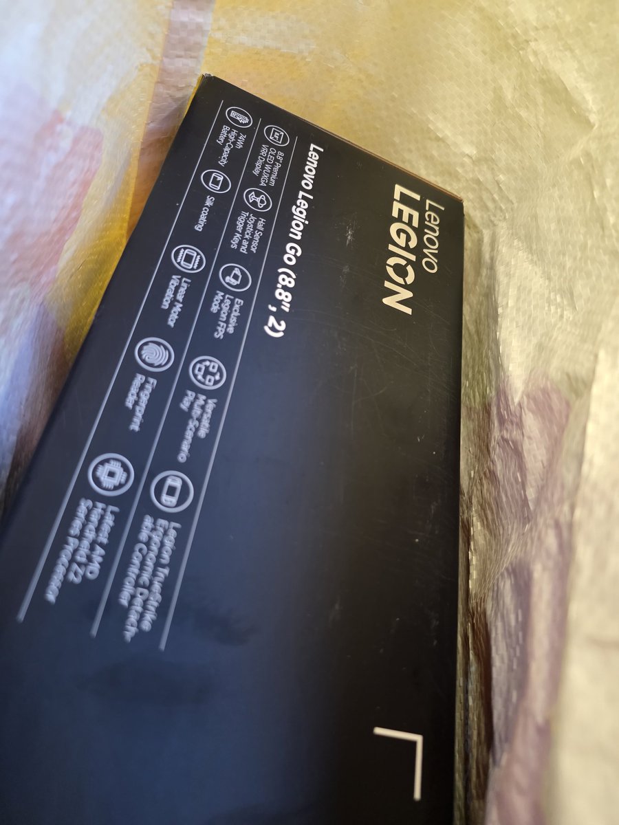 to moje swieta sie juz zaczely!!! 
po 2ch dlugich tygodniach i kupie nerwow z firma kurierska... 
dzisiaj bede juz chyba gral (chyba bo zmiana ssd mnie czeka)
ale ciesze sie jak maly dzieciak!!! 🤩🤩

#LeGO2 #Lenovo #Christmas