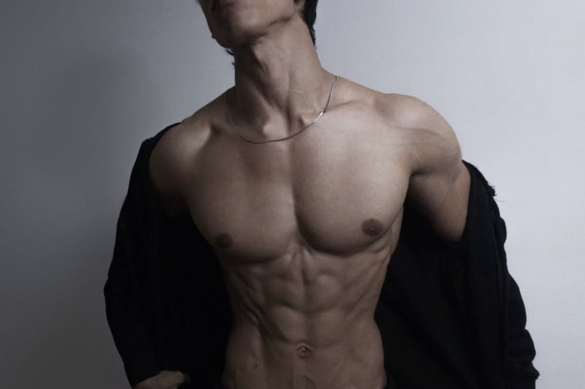 I’ll use my perfect, tanned, tight, yoking body to persuade you into sucking cock for me.

Do you think you can resist?