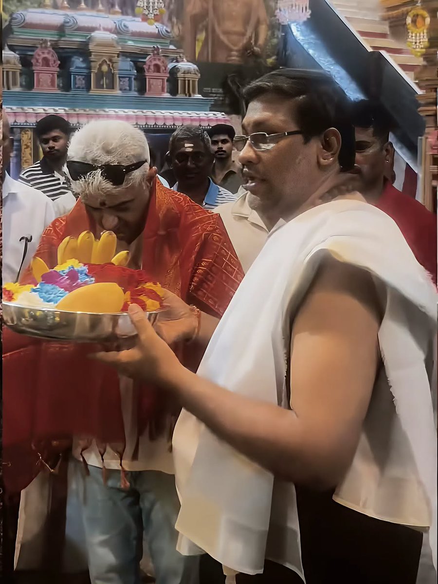 ThalaAjith_FC's tweet image. Exclusive Snaps Of AK From Malaysia Murugan Temple ✨

#Ajithkumar