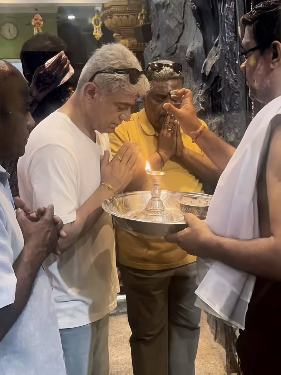 ThalaAjith_FC's tweet image. Exclusive Snaps Of AK From Malaysia Murugan Temple ✨

#Ajithkumar