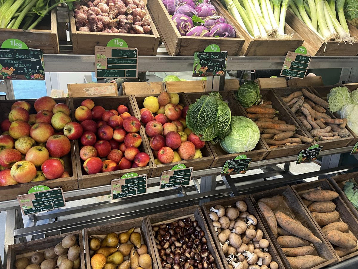 Les 𝒋𝒂𝒓𝒅𝒊𝒏𝒔 𝒅𝒆 𝒍’𝑬𝒂𝒖 𝑴𝒐𝒏𝒆𝒓𝒊𝒆 viennent d’ouvrir leurs portes !
Un lieu unique en Vendée où le respect de la biodiversité, l’achat en circuit court, les activités familiales et pédagogiques se conjuguent à l’emploi à travers les chantiers d’insertion !