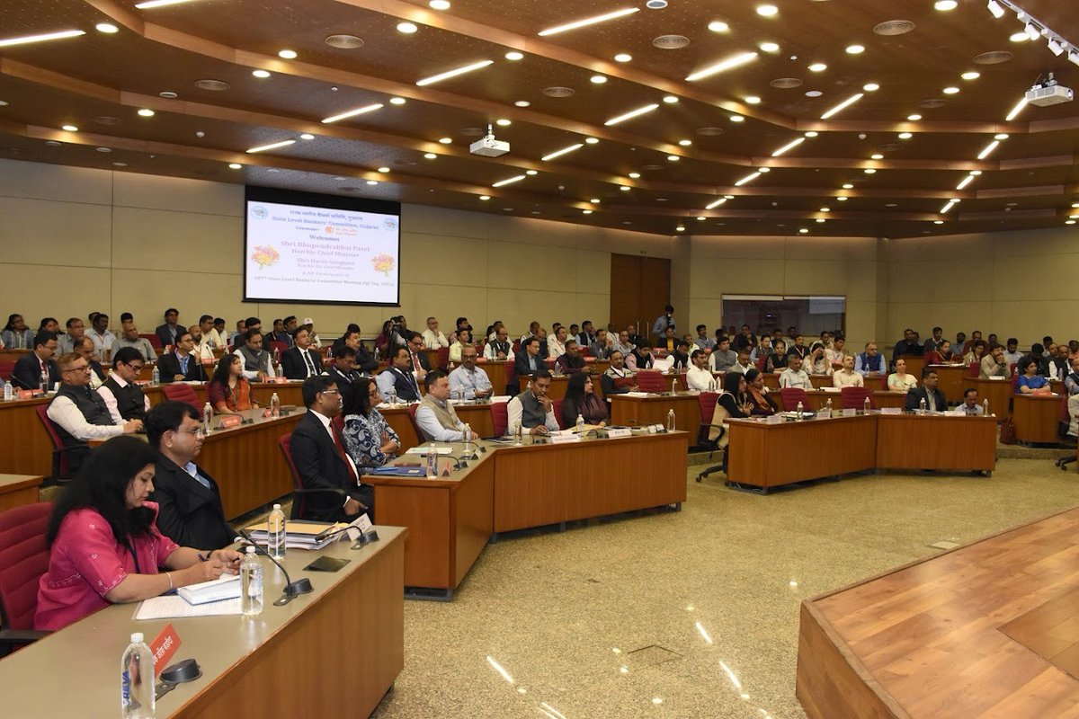 સરકાર અને બેન્કિંગ ક્ષેત્ર સાથે મળીને સાયબર ગુનાઓને અટકાવવા પરિણામલક્ષી કામગીરી કરશે...

નાયબ મુખ્યમંત્રી શ્રી હર્ષભાઈ સંઘવીની અધ્યક્ષતામાં ગાંધીનગર ખાતે SLBC-સ્ટેટ લેવલ બેન્કર્સ કમિટિની 187મી બેઠક યોજાઈ; શ્રેષ્ઠતમ કામગીરી કરનારા રાજ્યના 3 લીડ ડિસ્ટ્રિક્ટ મેનેજરનું સન્માન...