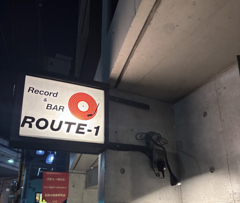 渋谷周辺で二軒目探してる人、ここ超おすすめ！池尻大橋駅からすぐのバー🍷
デートで使ったけどいろんな洋楽流れてて良い雰囲気で素敵な時間過ごせた~♡
クリスマス仕様の店内も可愛かった🎄 PR