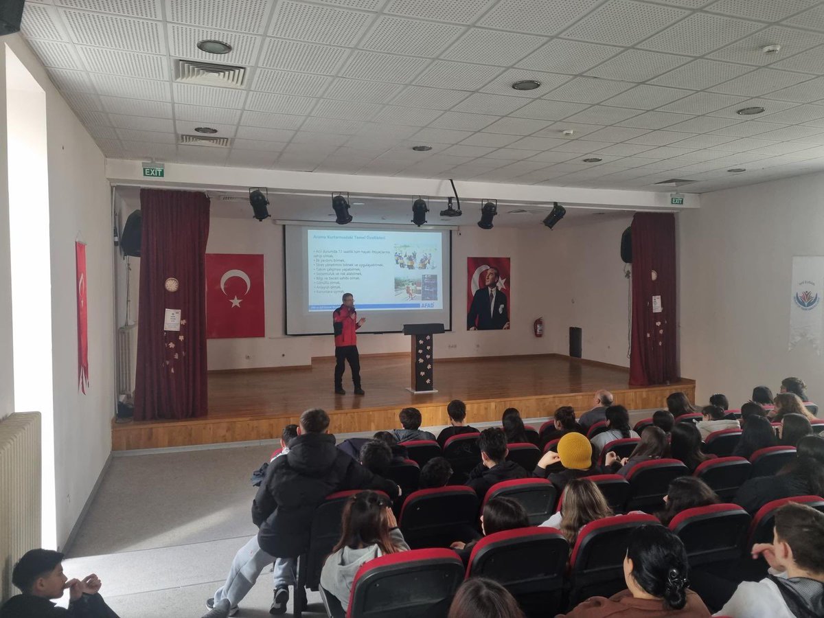 Kaymakamlığımız ve Şişli Belediyesi Afet İşleri Müdürlüğü bünyesindeki Afet eğitmenlerimiz tarafından Ahi Evran Mesleki ve Teknik Anadolu Lisesi öğrencilerine 'Afet Arama Kurtarma' eğitimi verildi.