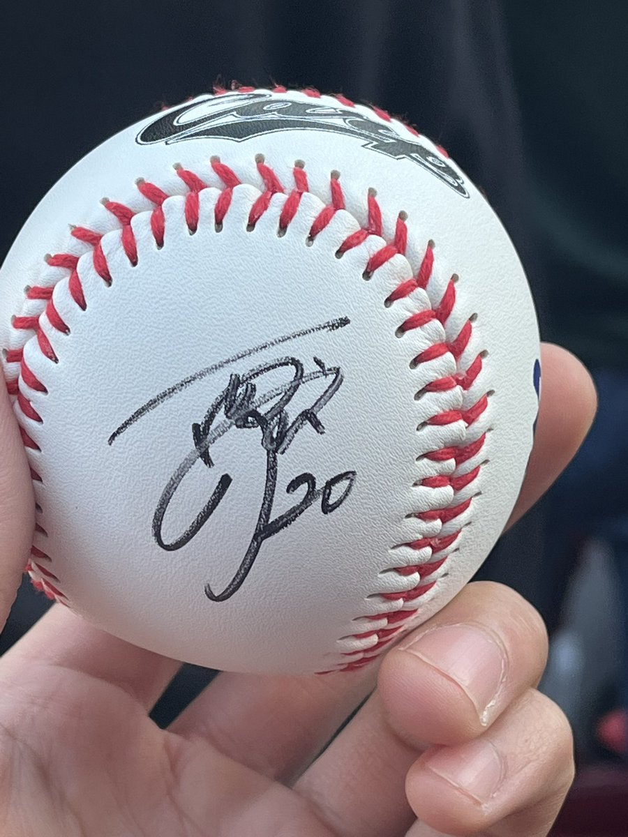 ファン感で栗林くんの サインボールキャッチできて 菊池大サーカスで