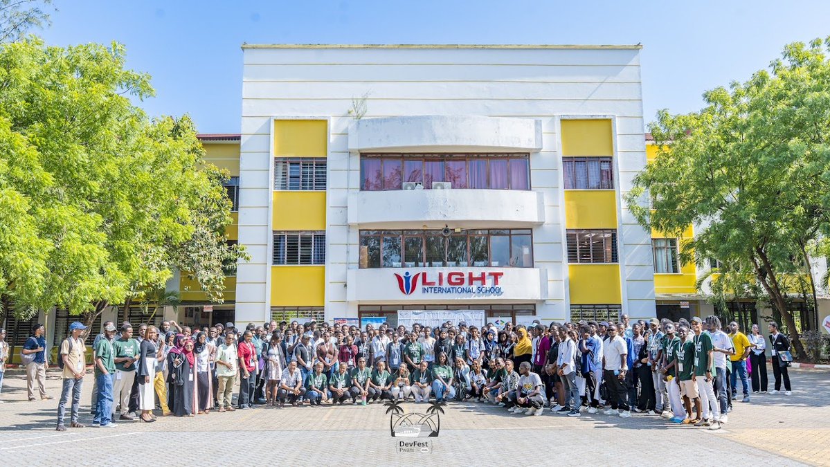 wayne_gakuo's tweet image. F1: @GDG_Pwani in 2023: Flutter Forward Extended - 150+ community members
F2: @GDG_Pwani x @WTM_Pwani in 2025: DevFest Pwani 2025 - 2100+ community members. 

Thank you for making #DevFestPwani2025 a huge success and grateful for the tremendous support. 

To growth &amp;amp; impact 🥂