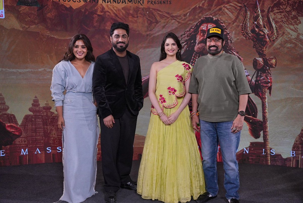 idlebraindotcom's tweet image. Anchor #NitinKakkar interviews team #Akhanda2 as a part of the Pan-India promotions