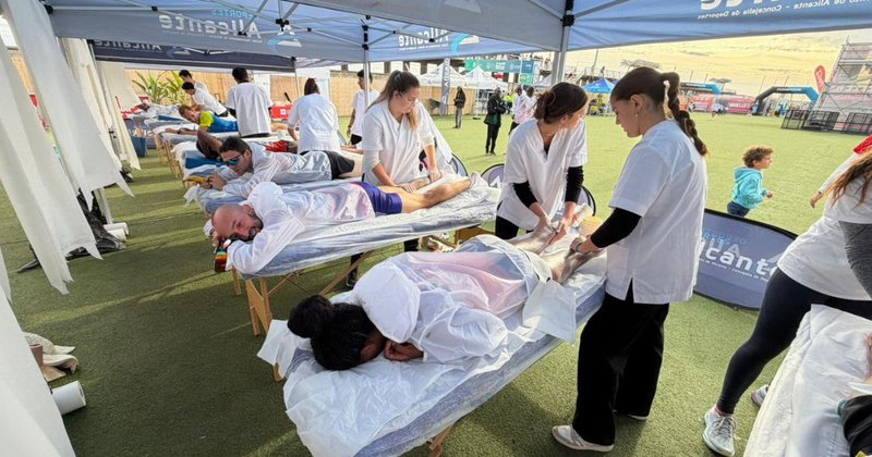 UEuropeaPrensa's tweet image. ➡️👟Profesores y estudiantes de Enfermería y Fisioterapia del Campus de Alicante de la @UEValencia asisten a los corredores en el I Maratón Internacional Elche-Alicante.
#cuidados #asistenciaprofesional #Maraton
universidadeuropea.com/noticias/profe…