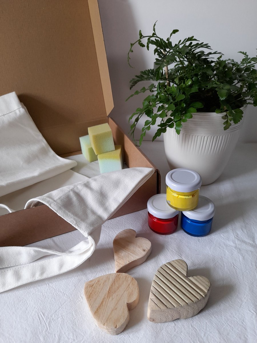 RFTextileDesign's tweet image. Feeling crafty? What about one of our Experience Boxes? They contain everything you need to create something just for you.