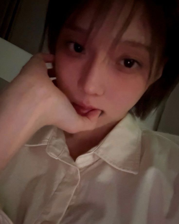 sparklywin's tweet photo. I love whatever this genre of minjeong is https://t.co/66IeZa7HlG