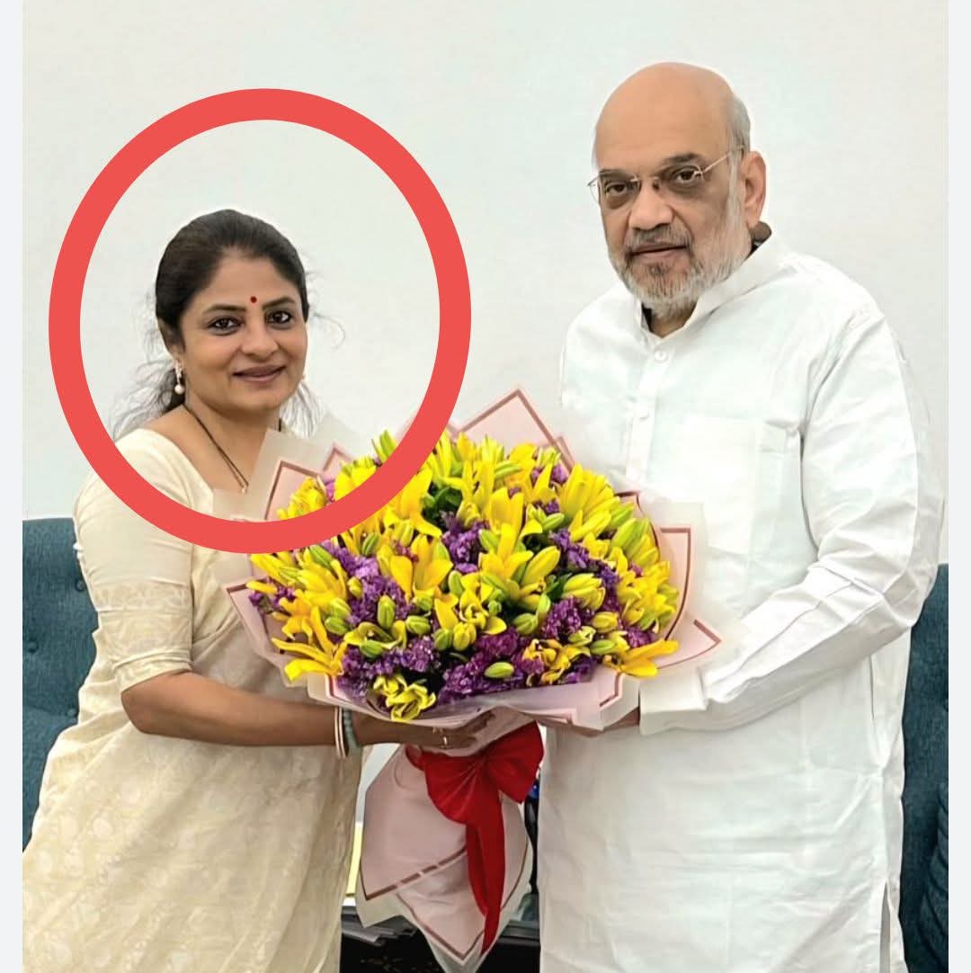 AAnamika_'s tweet image. बाहुबली धनंजय सिंह की पत्नी श्रीकला जी ने जैसे लोकसभा चुनाव से पहले अमित शाह जी से मुलाकात कर लोकसभा चुनाव लड़ने को लेकर मना कर सरेंडर कर दिया था ठीक उसी प्रकार अगर 2027 चुनाव से पहले वो गृहमंत्री अमित शाह जी को लिखित में दे कि  धनंजय सिंह विधानसभा का चुनाव नहीं लड़ेंगे और भाजपा…