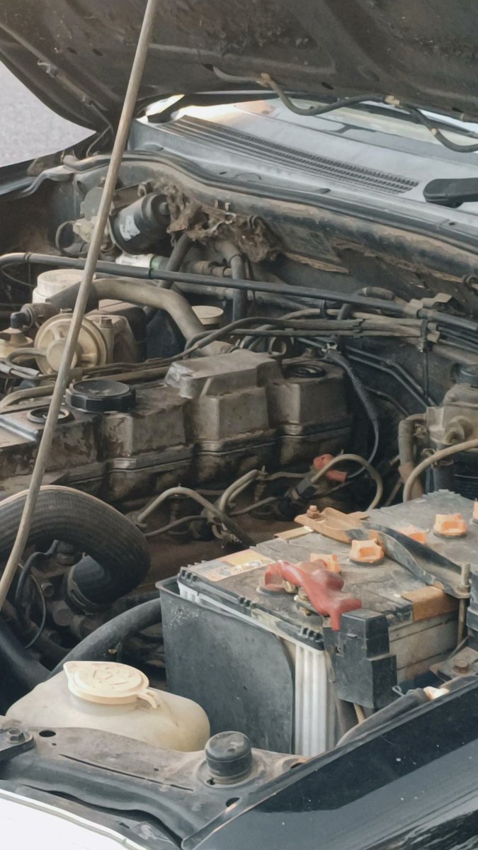 mem_axxamx's tweet image. *ขออนุญาตหยาบ* สิ้นปีเป็นเหี้ยอะไรกับกูมากป่ะเอาจริง บ้านมีรถ4คันเข้าอู่ไปแล้ว2😔😔