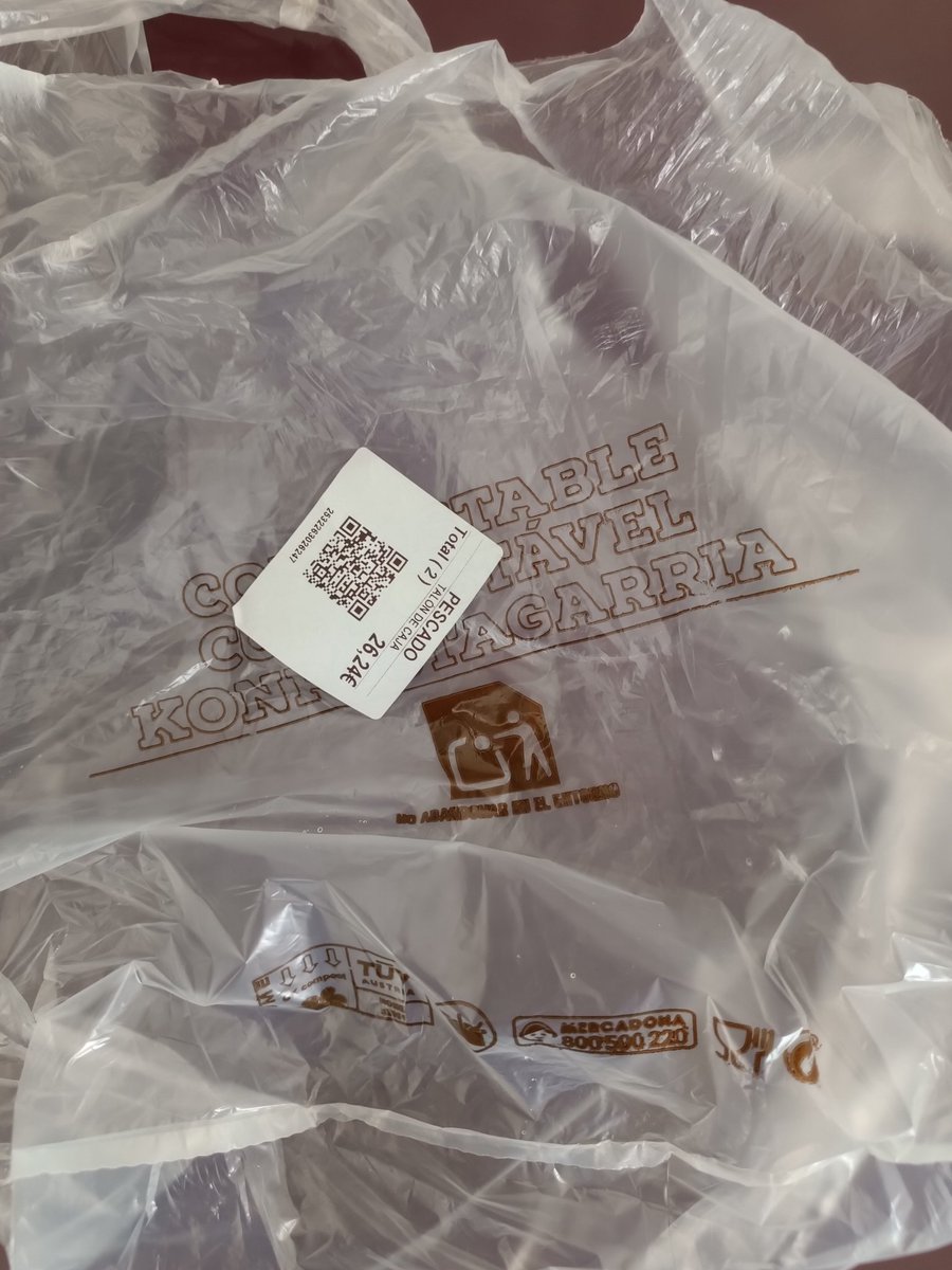 analcon's tweet photo. @Mercadona de que sirven la bolsas compostables con esta pegatina ??🙆🏼‍♀️🤦🏼‍♀️#mercadona #nohayplanetaB #bolsascompostables https://t.co/G1N7OvcdUo