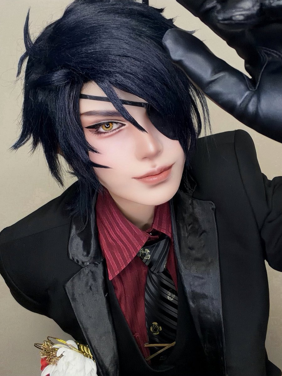 燭台切光忠  祝装 cos.

どうかな……？
   特別な装いを着た僕も
                  たまには悪くないだろう？