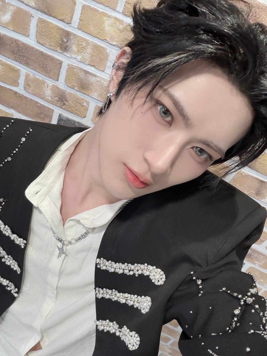 XODIAC_MEMBERS's tweet image. [#리오] 

2025 마지막 달 
힘내❤️❤️

#XODIAC #소디엑 #LEO #리오