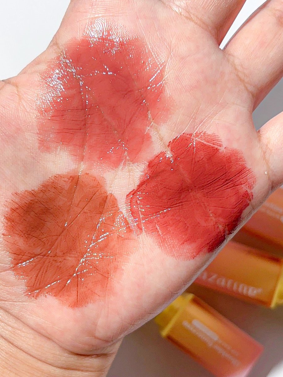 I’m telling you… bibir cerah jalur lip sunscreen Azarine is 100% RIIL!!♥️

Bibir jadi makin cerah cantik, moist, dan plumpy banget. Gak rugi pake ini setiap hari. Seriously worth it!💄