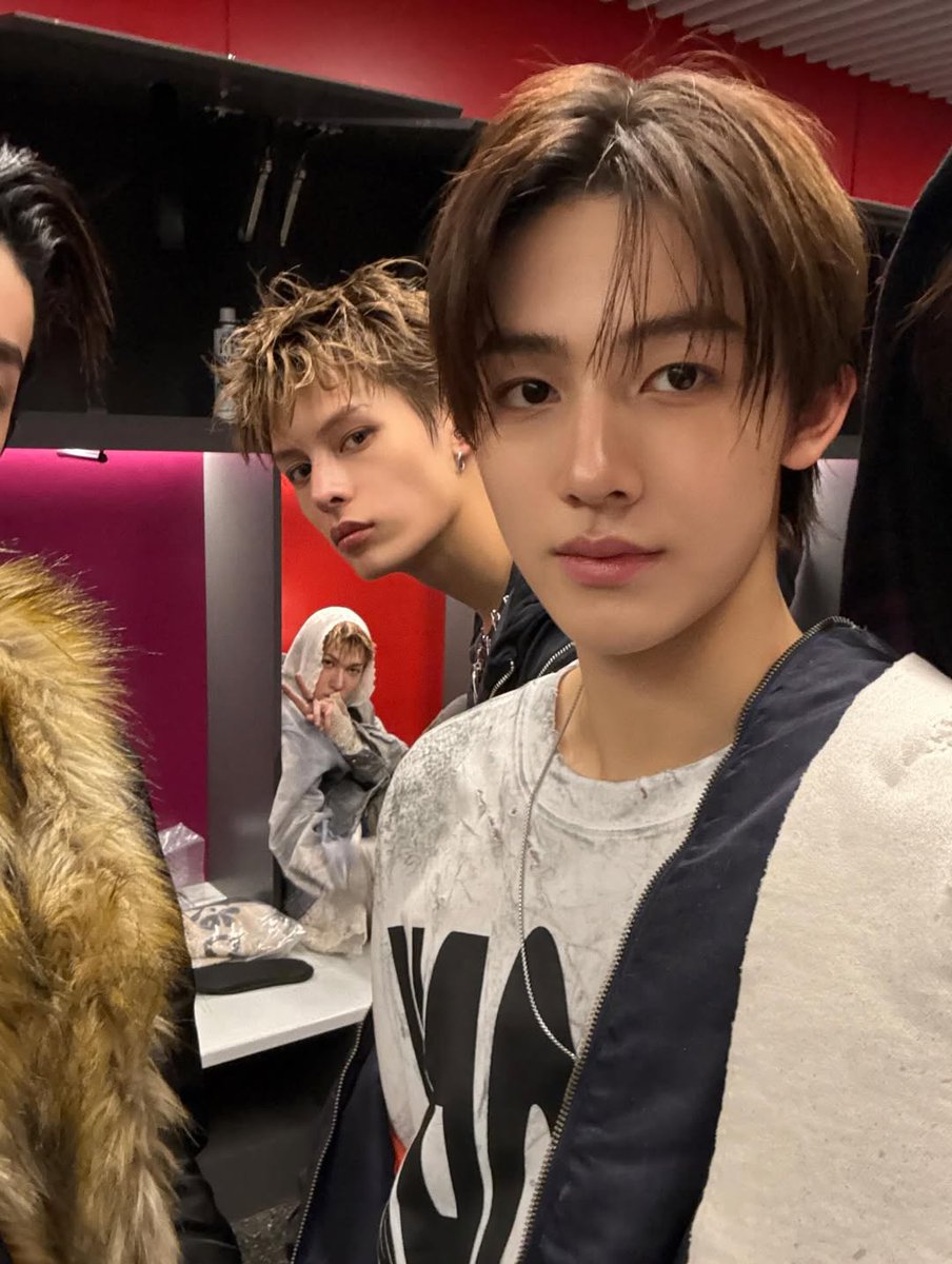 ummhyeon's tweet image. Oh ada bang martin nyempil

hoodie moodie