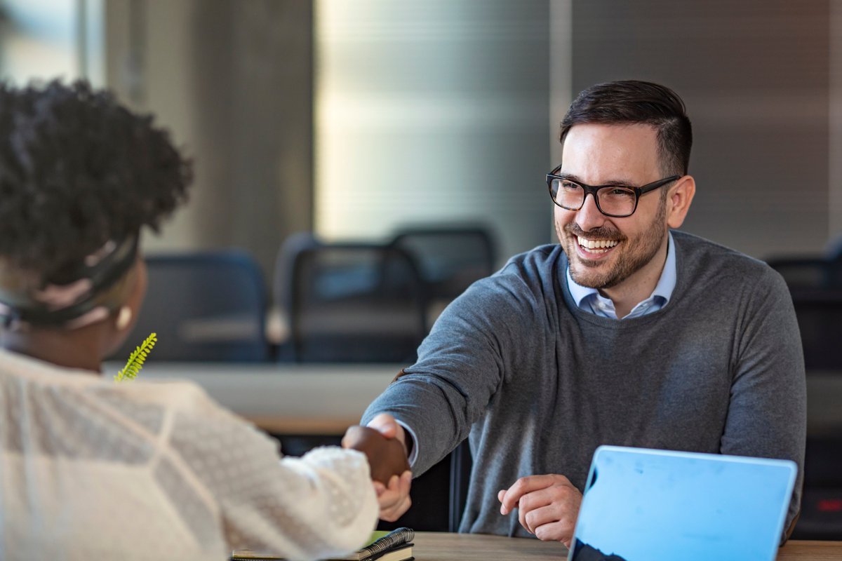 ＼面接の注意点⚠️／
 
質問の回答はエントリーシートと矛盾しないように注意！
 
緊張して答えが出ないときは「少し時間をください」と伝えて大丈夫です👌🏻
 
自信を持って臨み、落ち着いて回答しましょう😊✨

#EY新日本　#会計士