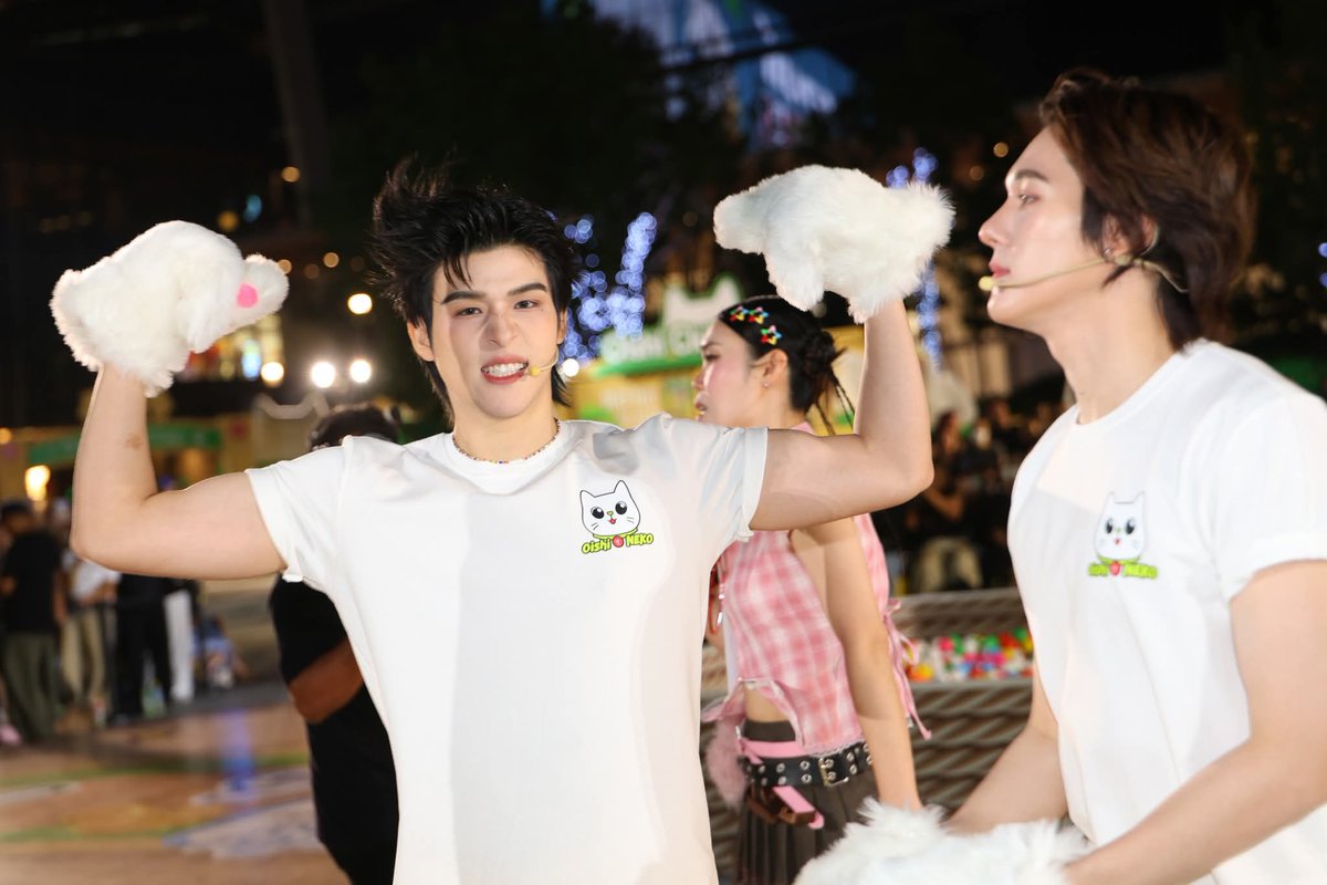 hirunkitfans's tweet image. ไฮไลท์สุด Cute! กับแลนด์มาร์ก “บันไดแมว...เมี๊ยวววว” กลางหมู่บ้าน ที่จะพาทุกคนไต่ระดับความน่ารักไปพร้อมกับการแข่งขันนัดหยุดโลกของ 4 Presenter เพื่อนซี้ &quot;สกาย-นานิ-เจมีไนน์-โฟร์ท&quot;และเจ้า Oishi Neko ตัวป่วน

#รู้สึกดีทุกTeaที่เข้าแอปโออิชิคลับ
#OishiClubxSkyNani
#OishiClub…