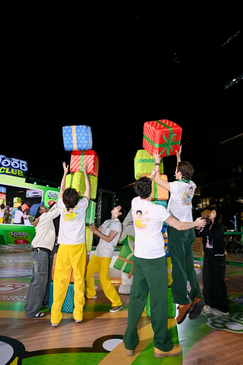 hirunkitfans's tweet image. ไฮไลท์สุด Cute! กับแลนด์มาร์ก “บันไดแมว...เมี๊ยวววว” กลางหมู่บ้าน ที่จะพาทุกคนไต่ระดับความน่ารักไปพร้อมกับการแข่งขันนัดหยุดโลกของ 4 Presenter เพื่อนซี้ &quot;สกาย-นานิ-เจมีไนน์-โฟร์ท&quot;และเจ้า Oishi Neko ตัวป่วน

#รู้สึกดีทุกTeaที่เข้าแอปโออิชิคลับ
#OishiClubxSkyNani
#OishiClub…