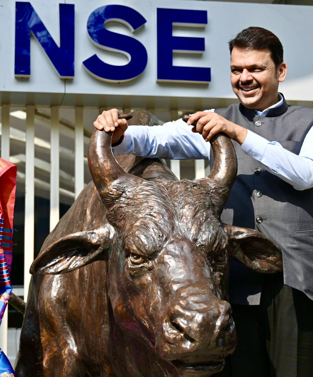 NidhiKamdarMH's tweet image. 😀 caption this !

(pic is from today)
#DevendraFadnavis @Dev_Fadnavis
#Mumbai @NSEIndia