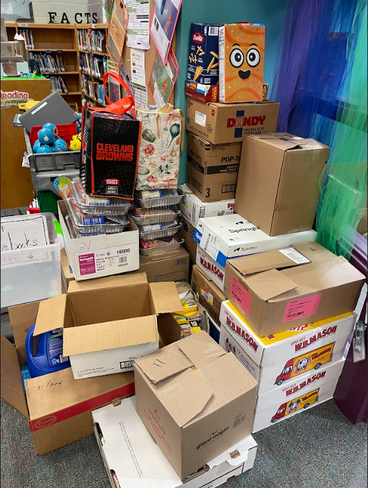 Hats off to our Kinsner Student Council for their heart and dedication in helping local families with a Food Drive! 👏🥫

An outstanding 1,471 items were donated to the Strongsville Food Bank! 🙌

#ModelMustang