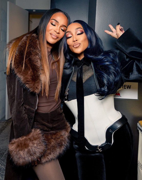 blackculturenew's tweet photo. Fun fact: Michelle Williams was Monica’s background singer in 1999 before being recruited to join Destiny’s Child in 2000. They go way back! ☺️😍🫶🏾 #TheBoyIsMineTour https://t.co/Rqm60nUSnc
