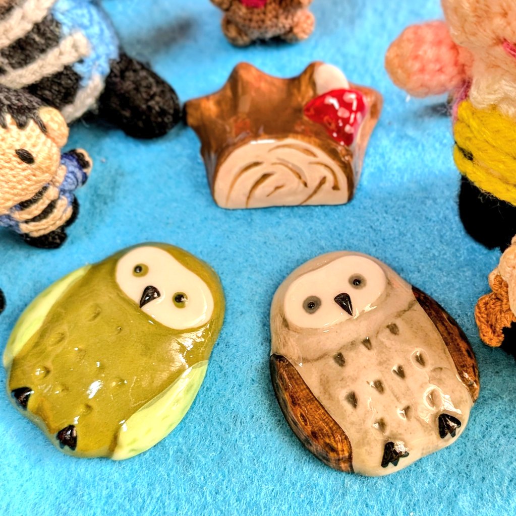 こんにちは〜☀ 今日はみんなでお散歩🐾 まだ秋が残ってるね(*^_