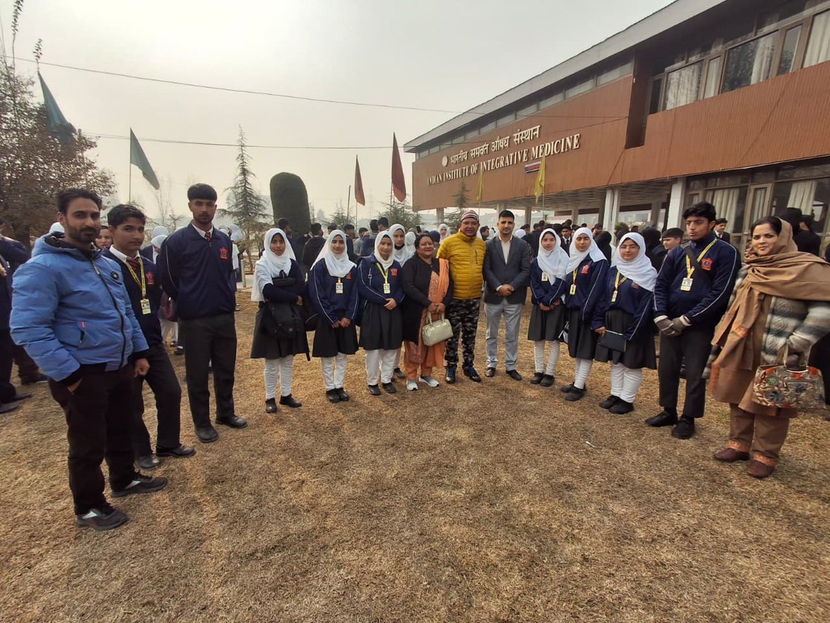 ncsad72's tweet photo. An exposure trip for 10 students along with 2 teachers of AGS Mazbug, #Baramulla to CSIR-IIM was organised on 01 Dec 2025.  The experience ignited a deep curiosity and problem-solving spirit in the young minds.

#Sadbhavana
@NorthernComd_IA  
@bhartiairtelfdn https://t.co/bcnckp8JRA