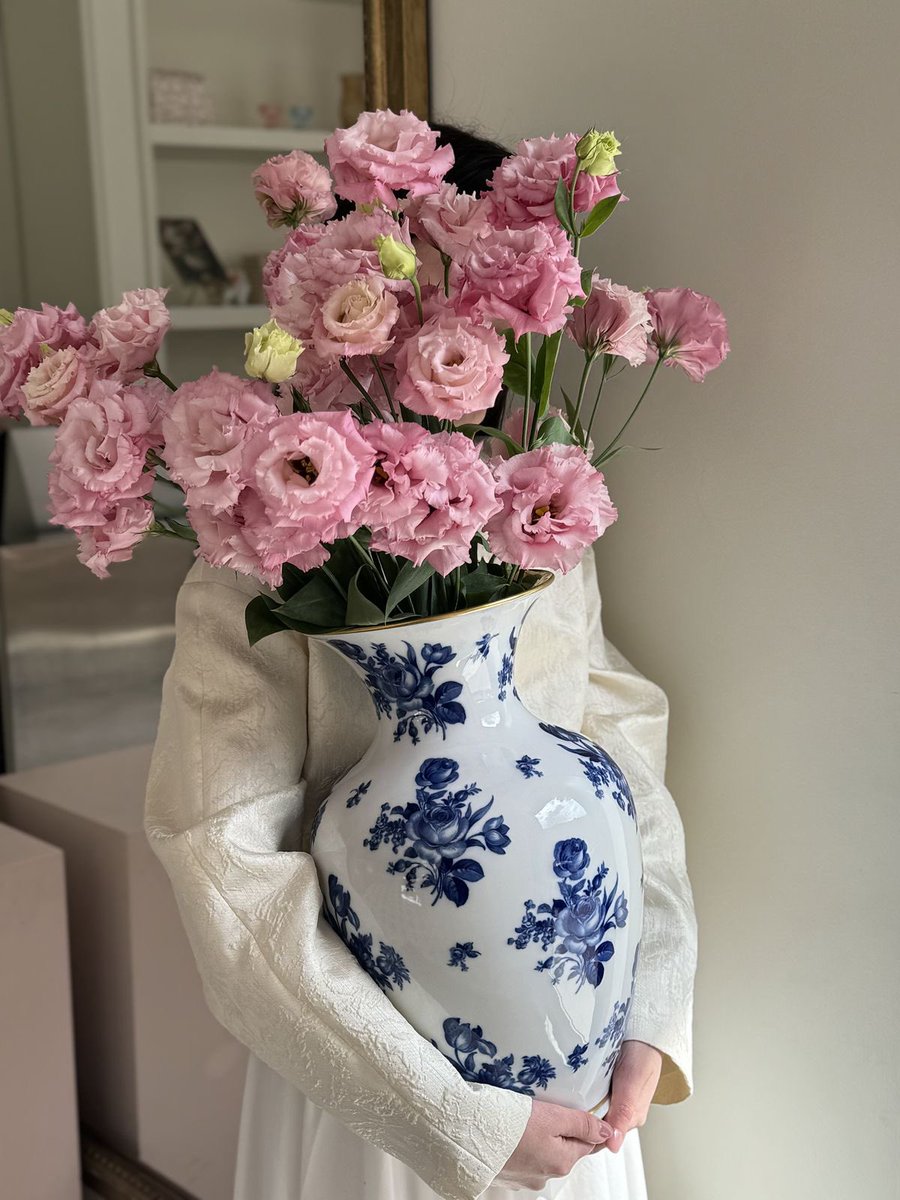 النضج هو أن تنمو داخليًا، وتكتفي بذاتك، وتؤمن أن السلام يبدأ من قلبك أنت🤍

#صباح_الخير