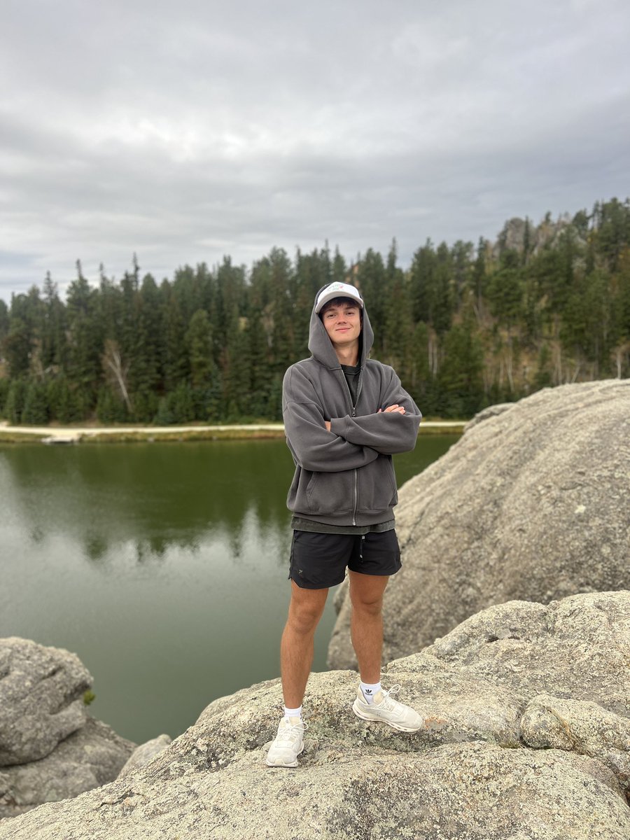 VadimStrizheus's tweet image. 👋 Hey, I’m Vadim.

Got a bunch of new followers here, so wanted to reintroduce myself.

(We’re at 560 followers now!!) 🤯🙏

I believe in vibe-coding and that anybody can build a successful startup.

At 18, I’m the solo founder of Vugola AI, an AI-powered video platform that…