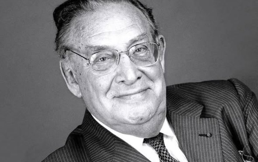 Il y a 30 ans, Léon Zitrone nous quittait à l'âge de 81 ans..
Un monument de la télévision, une voix unique, un style inimitable.
Et vous, quel souvenir gardez-vous de cet animateur et journaliste emblématique?