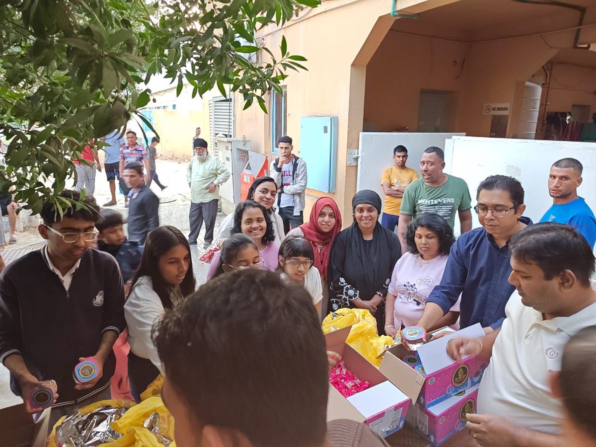 🇦🇪✨ Celebrating the 54th #UAENationalDay #EidAlEtihad!
As part of the #BarterforGood drive by <a href="/FoodATM/">Food At The Moment</a>, we distributed 540 delicious meals to mark 54 years of the Union. A collective effort —#PristineCommunity donated food items in order to reduce wastage &amp; help our community!