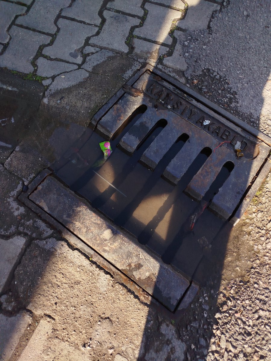 1675 sokak no 121 önündeki logar tıkalı,bilginize.
<a href="/karsiyaka_bel/">Karşıyaka Belediyesi</a>