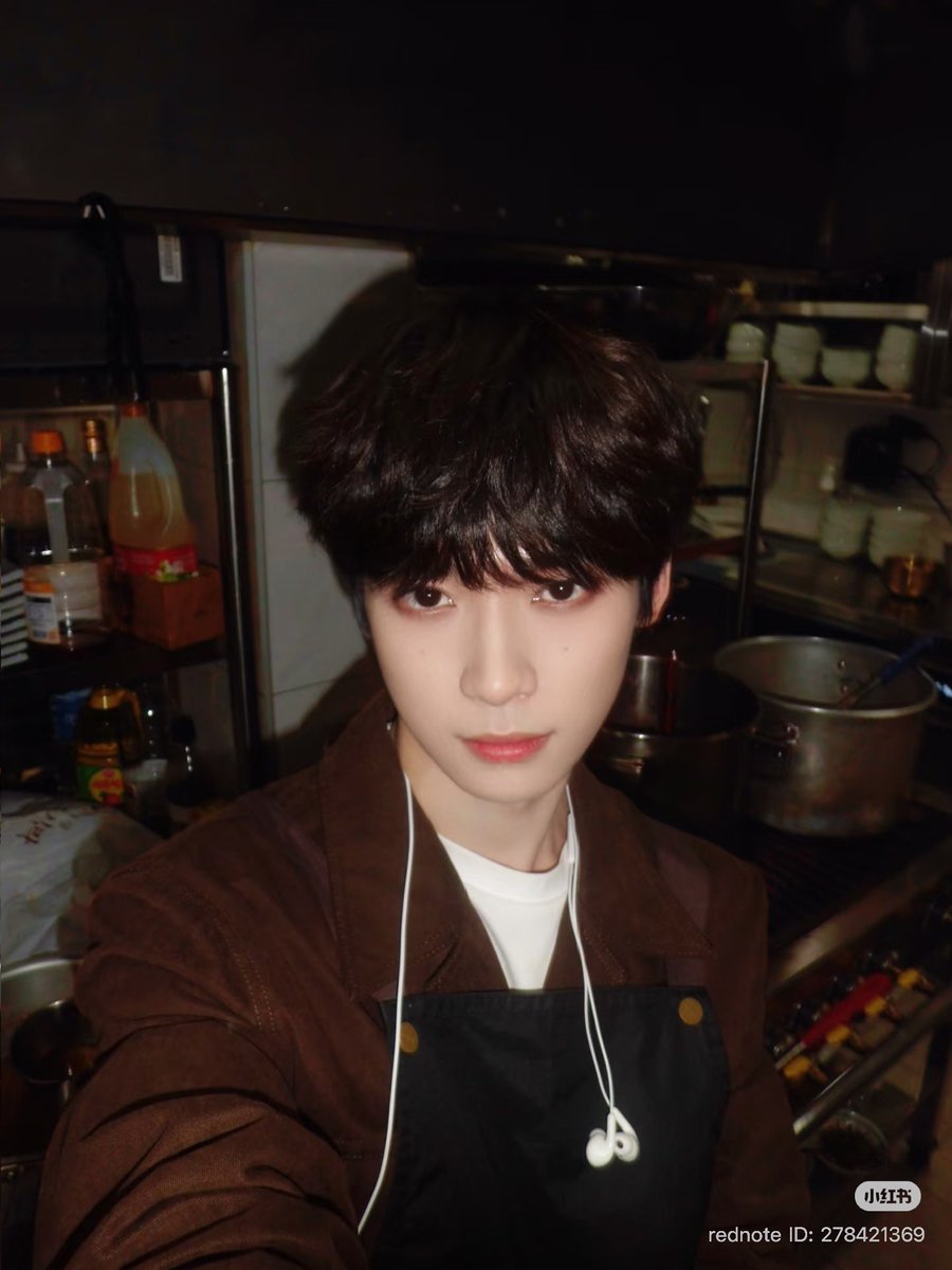 iampk_z's tweet photo. [251202] ZiYu Rednote Update (1/2)

My recent daily life update! I finally got a kitten 🐱 

#CelebritiesAreMoreThanJustABSides 
#HighSpeedLittleFish

#ZIYU #梓渝 https://t.co/DD8dJnCmLo