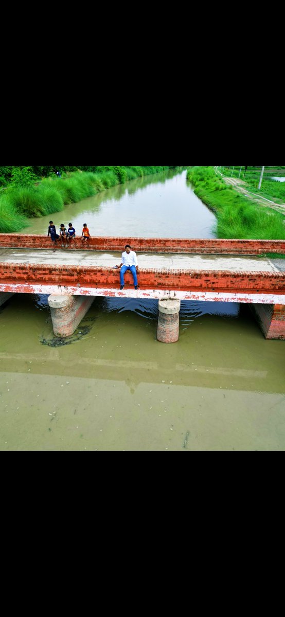 मंजिल मिलना इतना भी आसान नहीं है जनाब,
मंजिलें क्या-क्या छीन लेती है सिर्फ मुसाफिर को ही पता है।