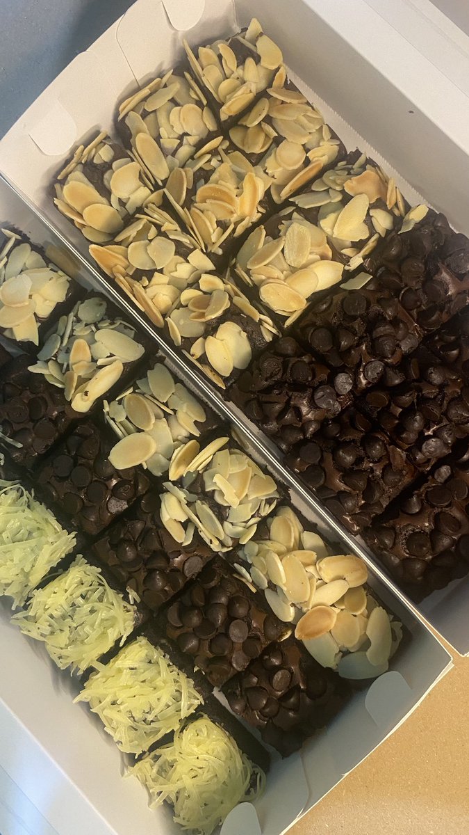 malamkuu's tweet photo. F 30, married, bake her own soft cookies, brownies, cheesecake and butter cake https://t.co/W989IZcFI1