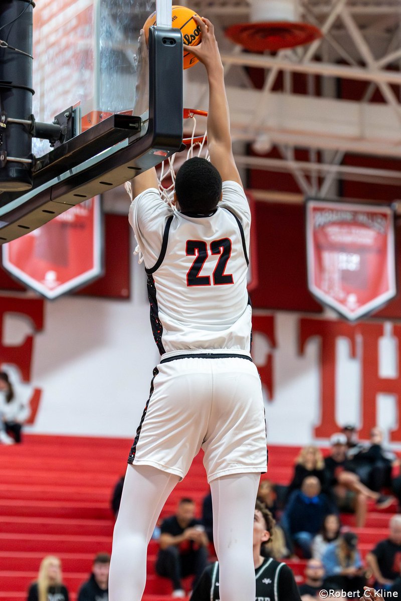 KlineSportsPics's tweet photo. A Paradise Valley scoring explosion in the 3rd quarter of Monday evening's contest vs the Youngker Roughriders turned a 4 point deficit into an 18 point lead and the Trojans rode the momentum to a 62-40 victory! #PVPride
Pics: https://t.co/5ySbwVrcM6 https://t.co/UTtX0szgc5