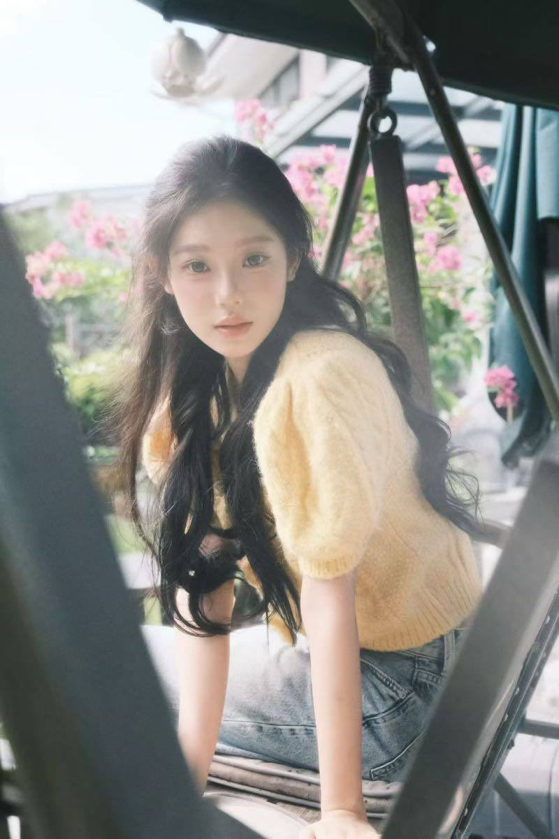 福利姬灵灵全球cos外围经济（全国独家资源）分享的黄推图片2 - 网红私拍内容