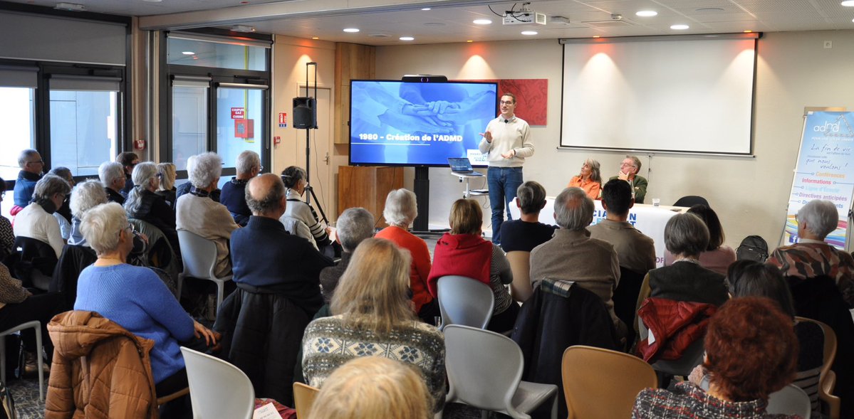 Belle réunion à la #RocheSurYon sur le droit de mourir dans la dignité. Le calendrier parlementaire se précise, l’@AdmdFrance sera au rendez-vous de ce débat historique en vue d’une loi tant attendue !
Merci à <a href="/BastienAndre_/">Bastien</a> pour son intervention très appréciée.
#FindeVie #Vendee