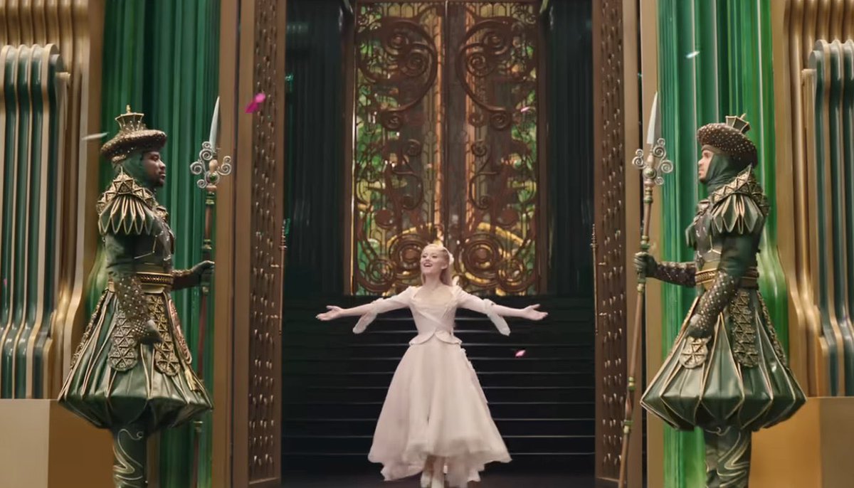 B_lightwoodbane's tweet photo. Although Glinda used her power and influence intelligently and brought justice to Oz, to say that this character ‘played the long game’ is a misguided view.

Everything Glinda achieved and her main objective were never related to Elphaba's cause. She never understood the importance of Elphaba's struggle and didn't allow herself to see the truth. She's not just the girl in the bubble, but a girl who wanted to remain in it. But when Elphaba is truly in danger, she is forced to make a choice, a choice that will awaken her to reality and finally allow her to see the conflicts and everything she helped build.

To say that she played the game this way justifies all the terrible decisions and choices she makes, as if the ends justify the means, but her actions were never strategic or for the common good. The fact that Glinda used her influence doesn't erase what she did, and it shouldn't be seen that way if the character never intended to help.

Her change is genuine; Although burdened with guilt, she learns to do good and honor the name she bears, but it's important to understand that this long-term perspective is wrong.