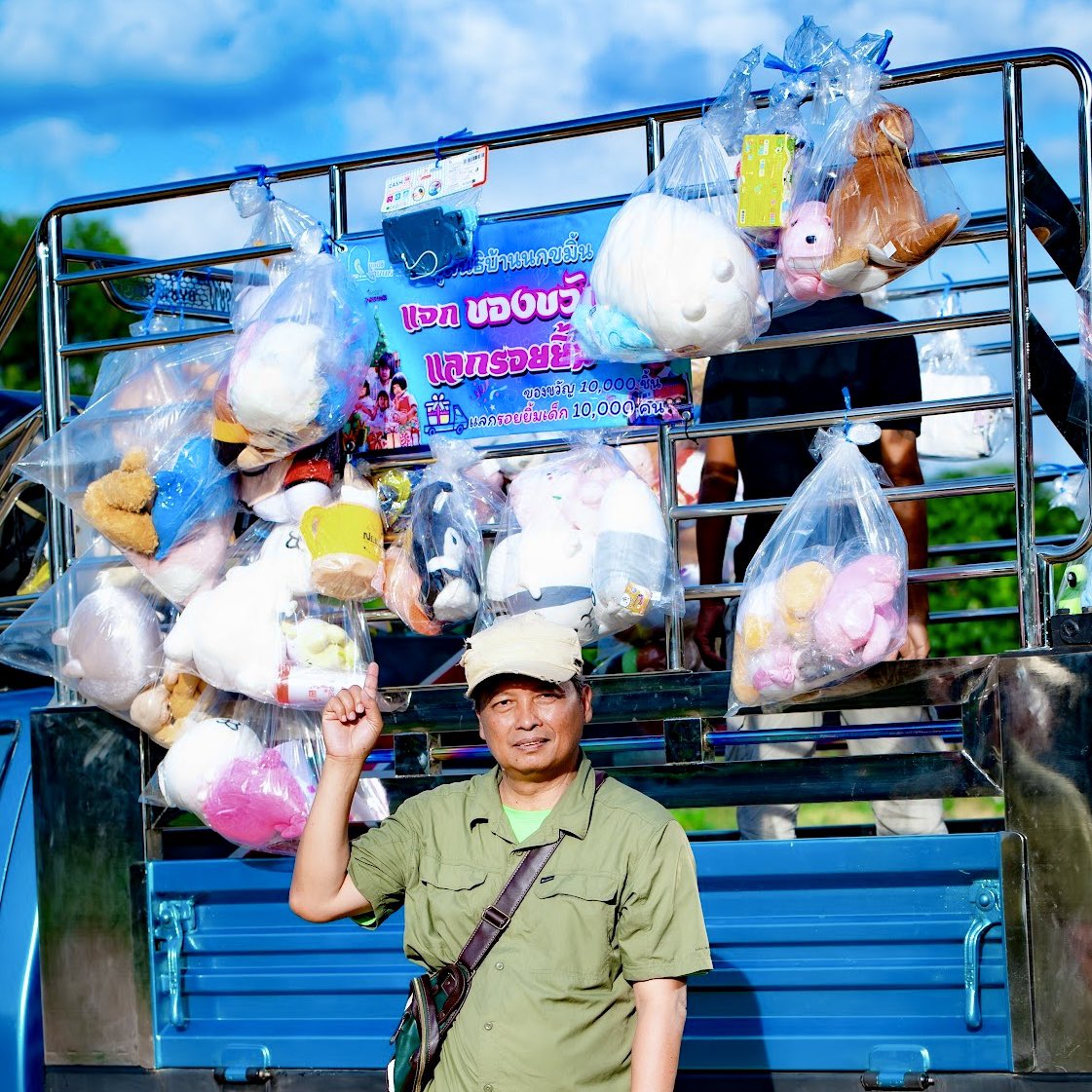 kuos2009's tweet image. 💝ช่วยผมอีกทีนะครับ
ปีนี้ของเล่นตุ๊กตา ยังไม่พอแจกให้
เด็กๆเป็นของขวัญปีใหม่เลยครับ

สงสารเด็กชายแดนไทยกัมพูชา เด็กที่ประสบอุทกภัย ถ้าได้ของขวัญปีใหม่ปลอบใจ เด็กๆคงรู้สึกดีขึ้นครับ
ถ้าใครเห็นโพสต์นี้ ช่วยบอกต่อ
ทีนะครับ 

🙏ท่านสามารถส่งของเล่น…