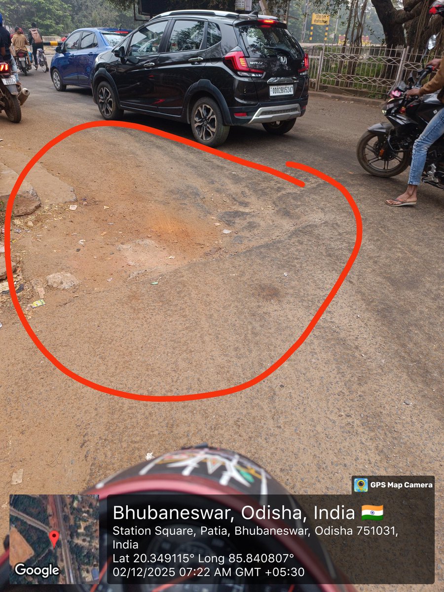 subhransunath87's tweet image. Near Patia level crossing, there is a big hole on the road. 4-5 months ago the road work has been done and now this is the condition. So much difficulties are facing by people as it is a busy road. So I request kindly look into this matter and solve the issue. 
@homeodisha #BBSR