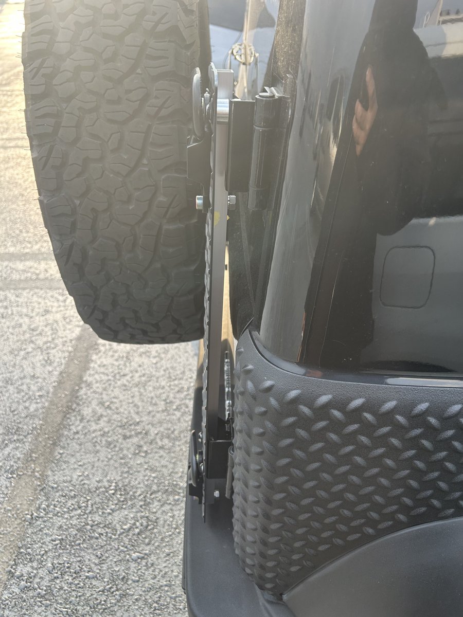 null_null33's tweet image. しっかりつけて乗ってみたけど2.3mmの鉄板ひしゃげるかもと思ってアルミ角パイプ補強が思ったより強い

スペーサーはあんま意味ない☻︎穴増やしてなんかしらつけれるようにするか光らせよう