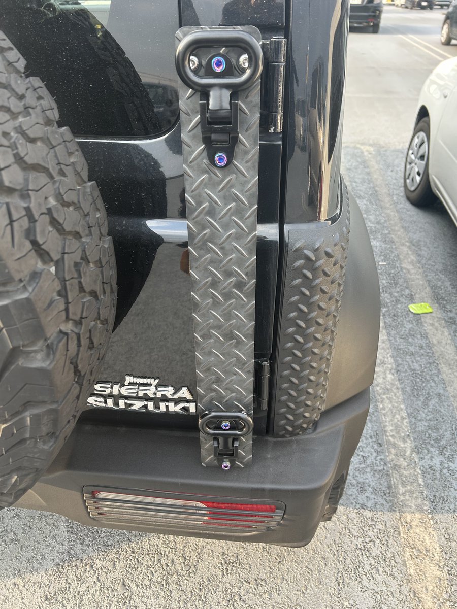 null_null33's tweet image. しっかりつけて乗ってみたけど2.3mmの鉄板ひしゃげるかもと思ってアルミ角パイプ補強が思ったより強い

スペーサーはあんま意味ない☻︎穴増やしてなんかしらつけれるようにするか光らせよう