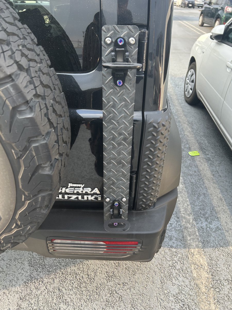 null_null33's tweet image. しっかりつけて乗ってみたけど2.3mmの鉄板ひしゃげるかもと思ってアルミ角パイプ補強が思ったより強い

スペーサーはあんま意味ない☻︎穴増やしてなんかしらつけれるようにするか光らせよう