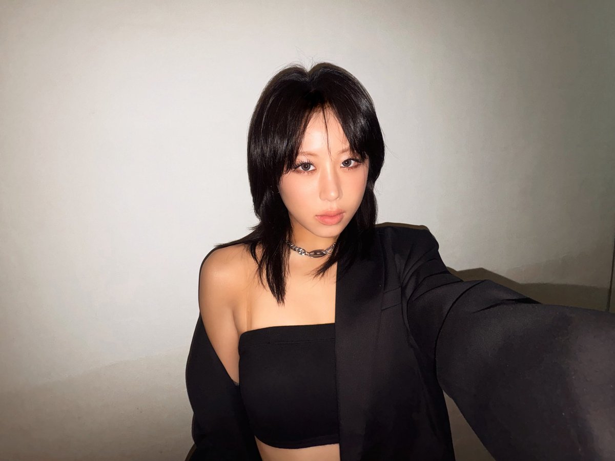 BADVILLAIN_twt's tweet image. hello there ◡̈

#이나 #INA
#배드빌런 #BADVILLAIN