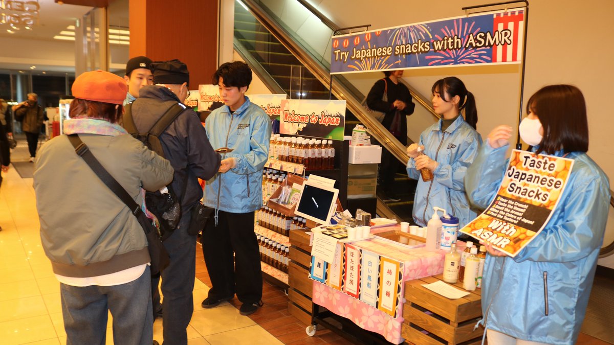 Kansaigaidai_U's tweet image. #PBL（#課題解決型授業）で #亀田製菓、#ライフコーポレーション と協働で「#米菓 を使ったスーパーマーケットにおける #インバウンド 需要取り込み施策の立案」という課題に取り組む受講生がスーパーの店頭に立ってフィールドワークを行いました
kansaigaidai.ac.jp/news/topics/id…
#関西外国語大学 #関西外大