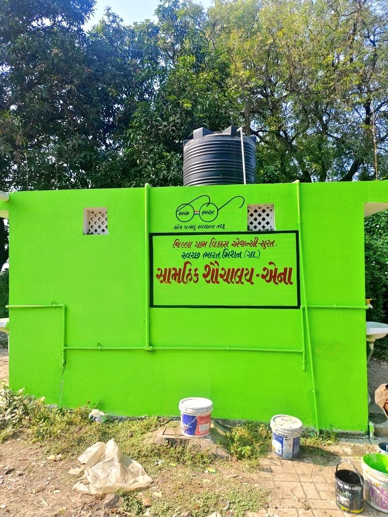 રાજ્યમાં 'હમારા શૌચાલય, હમારા ભવિષ્ય' અભિયાન અંતર્ગત વિવિધ ગામોના તમામ સામૂહિક તથા વ્યક્તિગત શૌચાલયોની મરામત, વ્યાપક સાફ-સફાઈ અને રંગરોગાન કરાયું...

આ અભિયાનને સફળ બનાવવા ગ્રામ પંચાયત, સ્વચ્છતા કમિટી, સ્થાનિક સ્વયંસેવકોનો સક્રિય સહકાર મળ્યો; મોરબી જિલ્લાના જૂના સાદુળકા, બાદનપર,