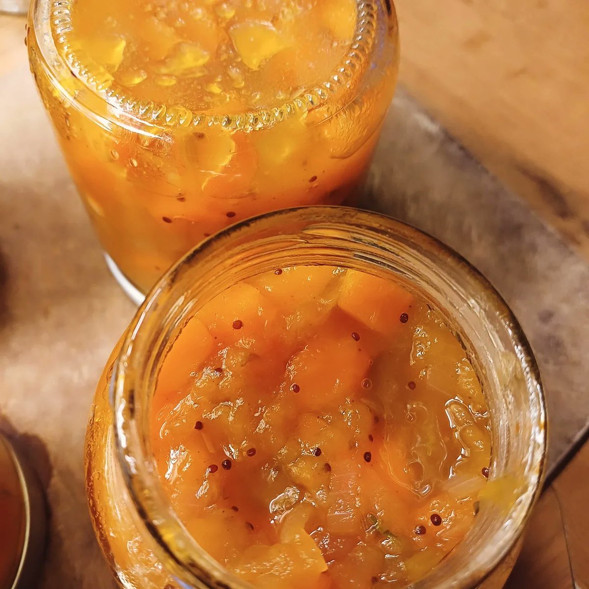 Heerlijk: gevulde aardappelkoekjes met chutney of champignonvulling.
 Kleurrijk voor op de feesttafel. Mijn kookcolumn en recept vandaag in <a href="/trouw/">Trouw</a>